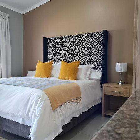Village Kulture - Guest House Rustenburg Exterior foto