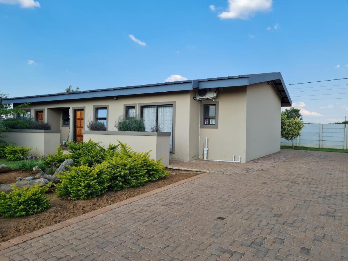 Village Kulture - Guest House Rustenburg Exterior foto
