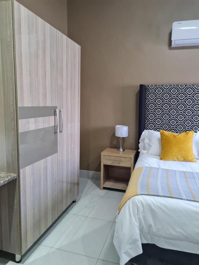 Village Kulture - Guest House Rustenburg Exterior foto