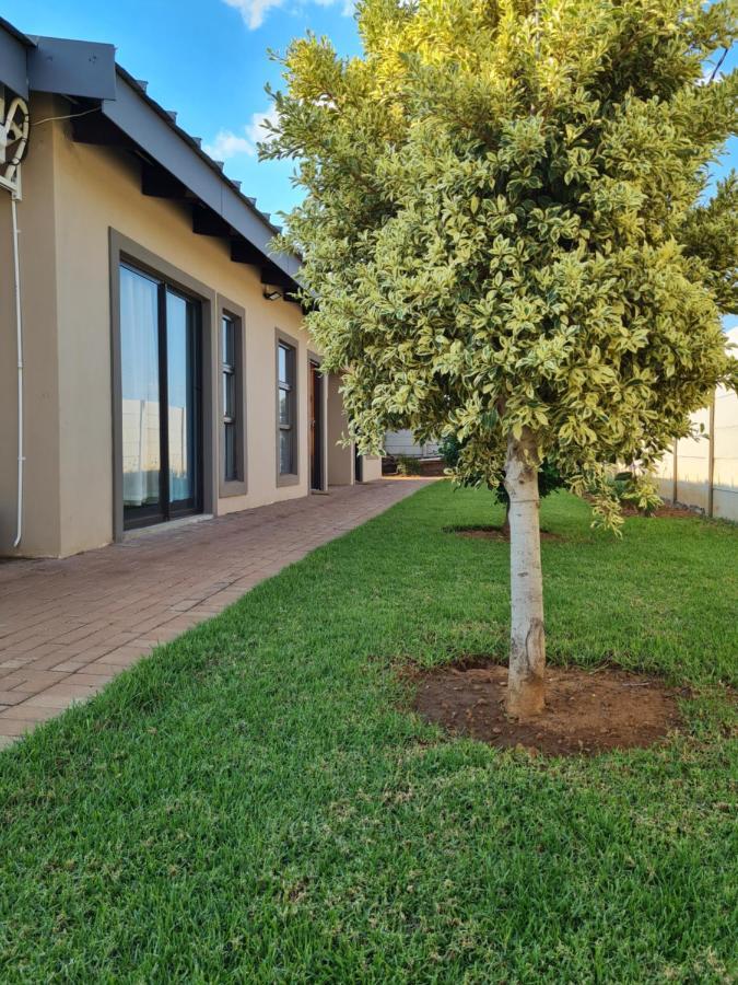 Village Kulture - Guest House Rustenburg Exterior foto