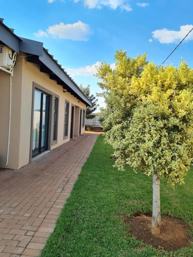 Village Kulture - Guest House Rustenburg Exterior foto